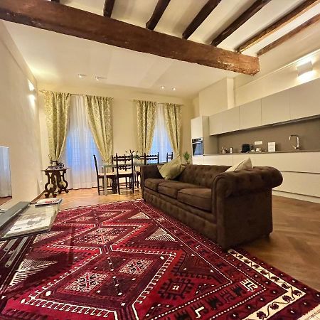 Lovely 2 Bedroom Apartment Nearby Piazza Maggiore Bologna Bagian luar foto