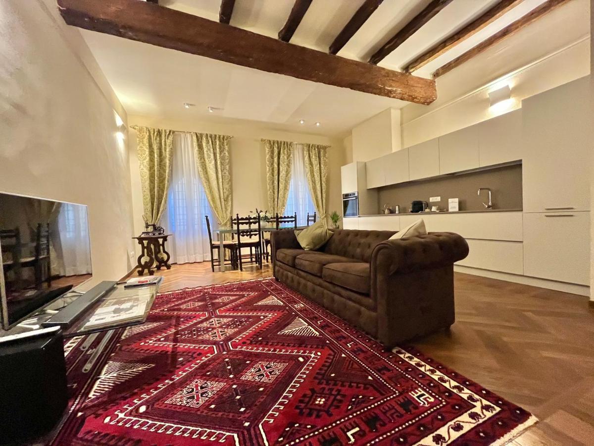 Lovely 2 Bedroom Apartment Nearby Piazza Maggiore Bologna Bagian luar foto