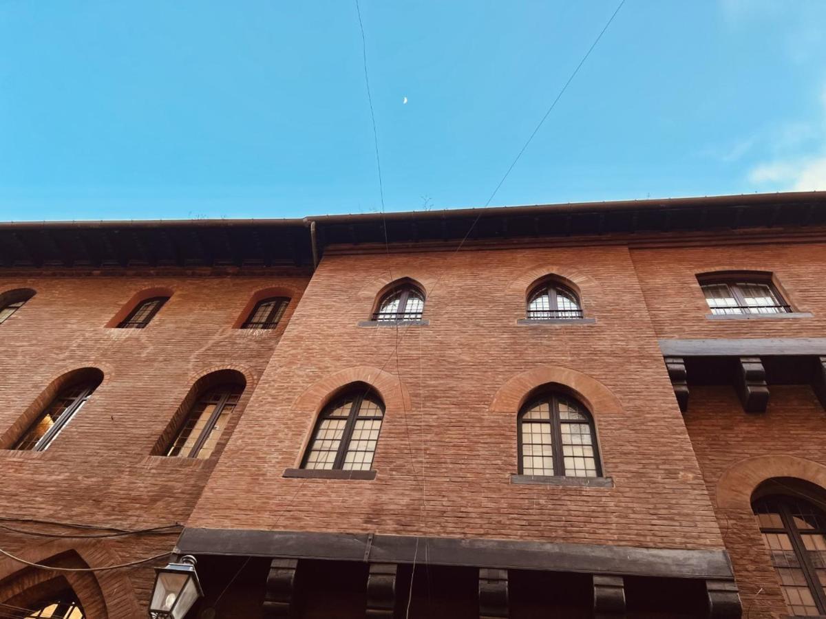 Lovely 2 Bedroom Apartment Nearby Piazza Maggiore Bologna Bagian luar foto